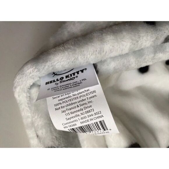 HELLO KITTY Blanket Throw 50"x70" Super Soft Plush Gray Pink White NEW - Picture 3 of 15